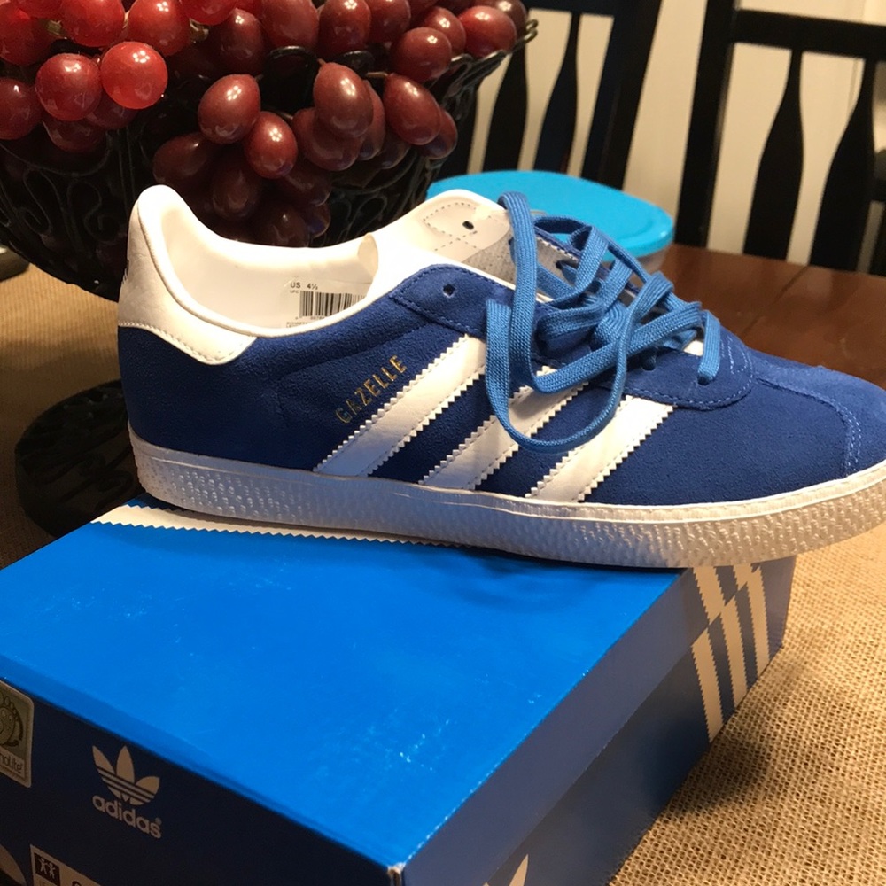 Adidas gazelle j size 4.5 blue suede.
